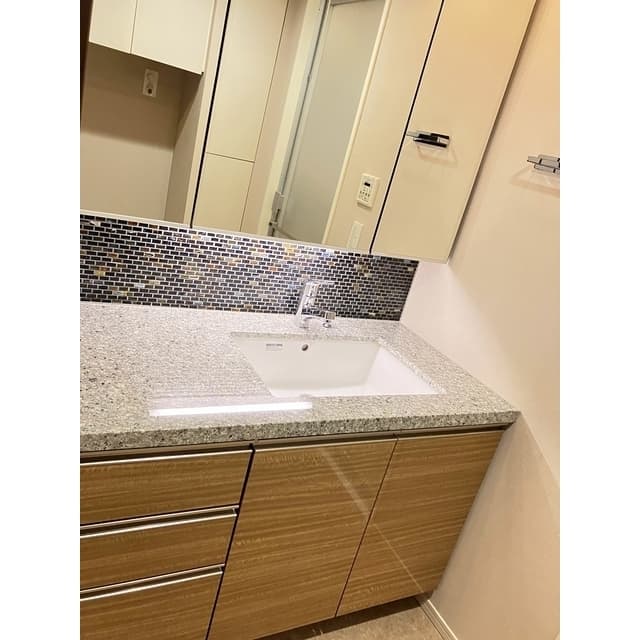 d304b2983e5e4116a70b2b0ed0f0e28f