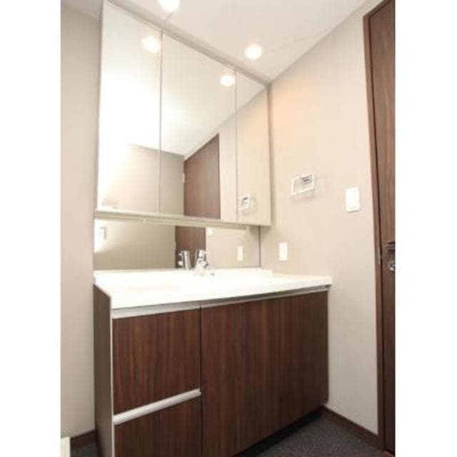 7306fcc90f104a5aa6a7e6ae6f5262a8