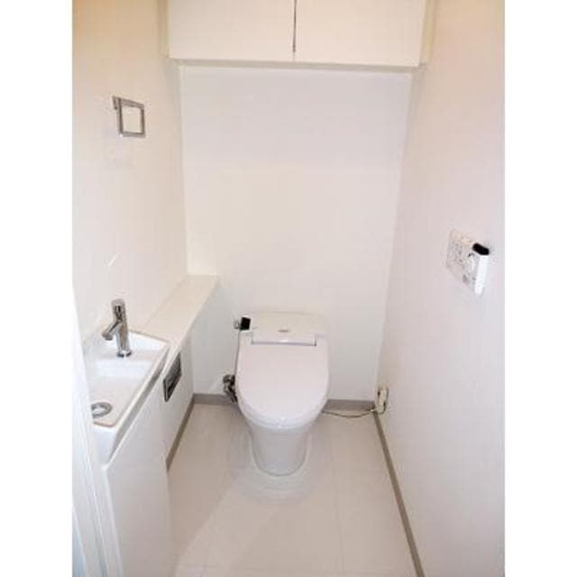 1f7b89b8cd7944dab6b8d67afa5ee8b5