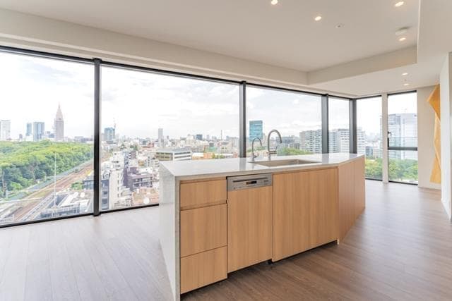 07de8f9a781546bb9afcde83800ddeee