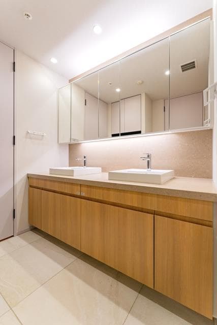 07de8f9a781546bb9afcde83800ddeee