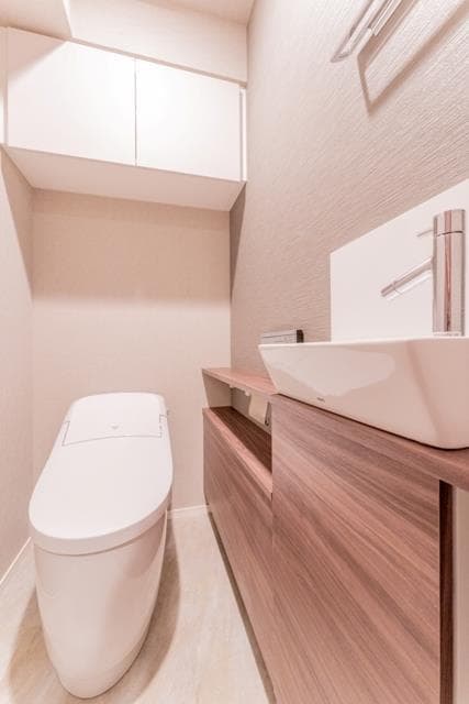 b55fd7170d384ba49841d719a9cc7dd4