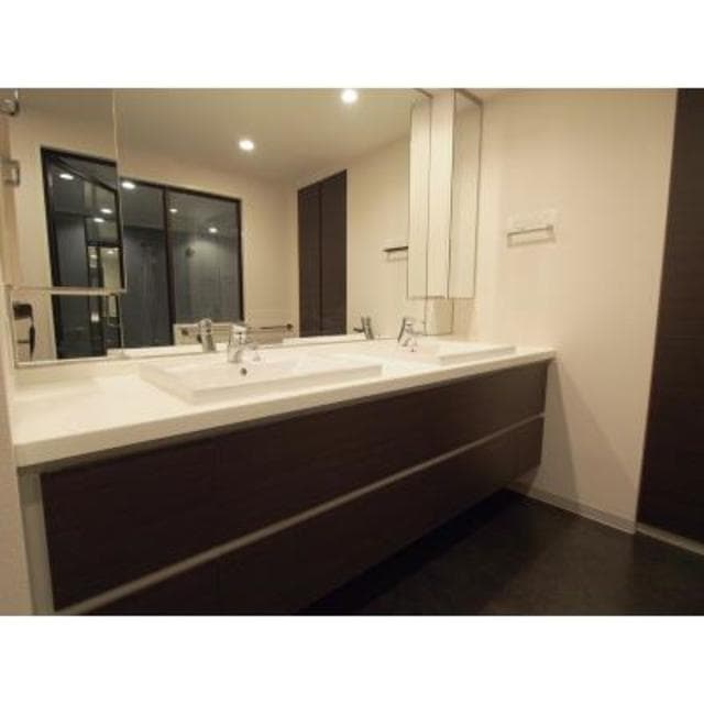 63a6c2754d684a84b8c2e8b3654283e9