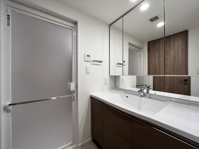 ee01473078d642c995b1ae6257ff3ed2