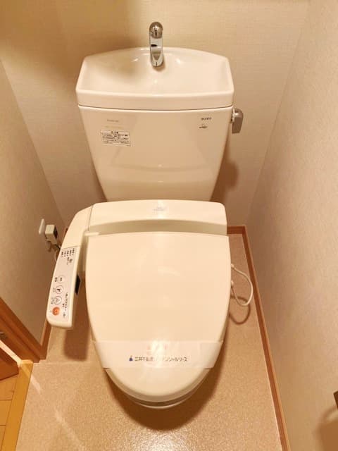 9b64febb27744c199ec605656202b83d