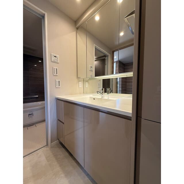 30559275c89245ab9223cb00b0c8d1bb