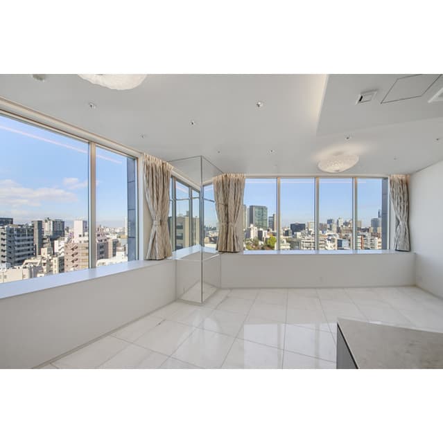 60b9baa987104cb5a9e74e45ba32b9e5