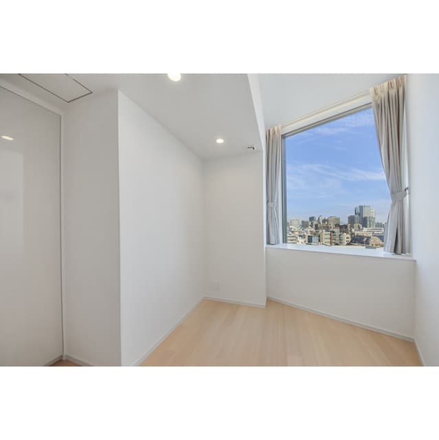 60b9baa987104cb5a9e74e45ba32b9e5