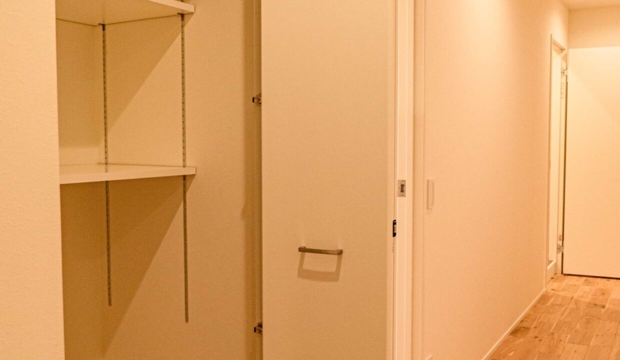Yoyogi Apartment closet