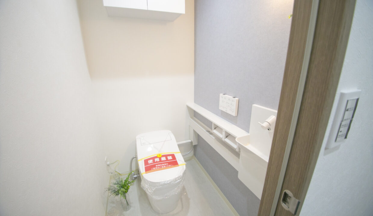 Shuwa Yoyogi Residence Restroom