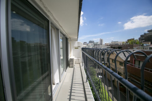 Shuwa Yoyogi Residence balcony