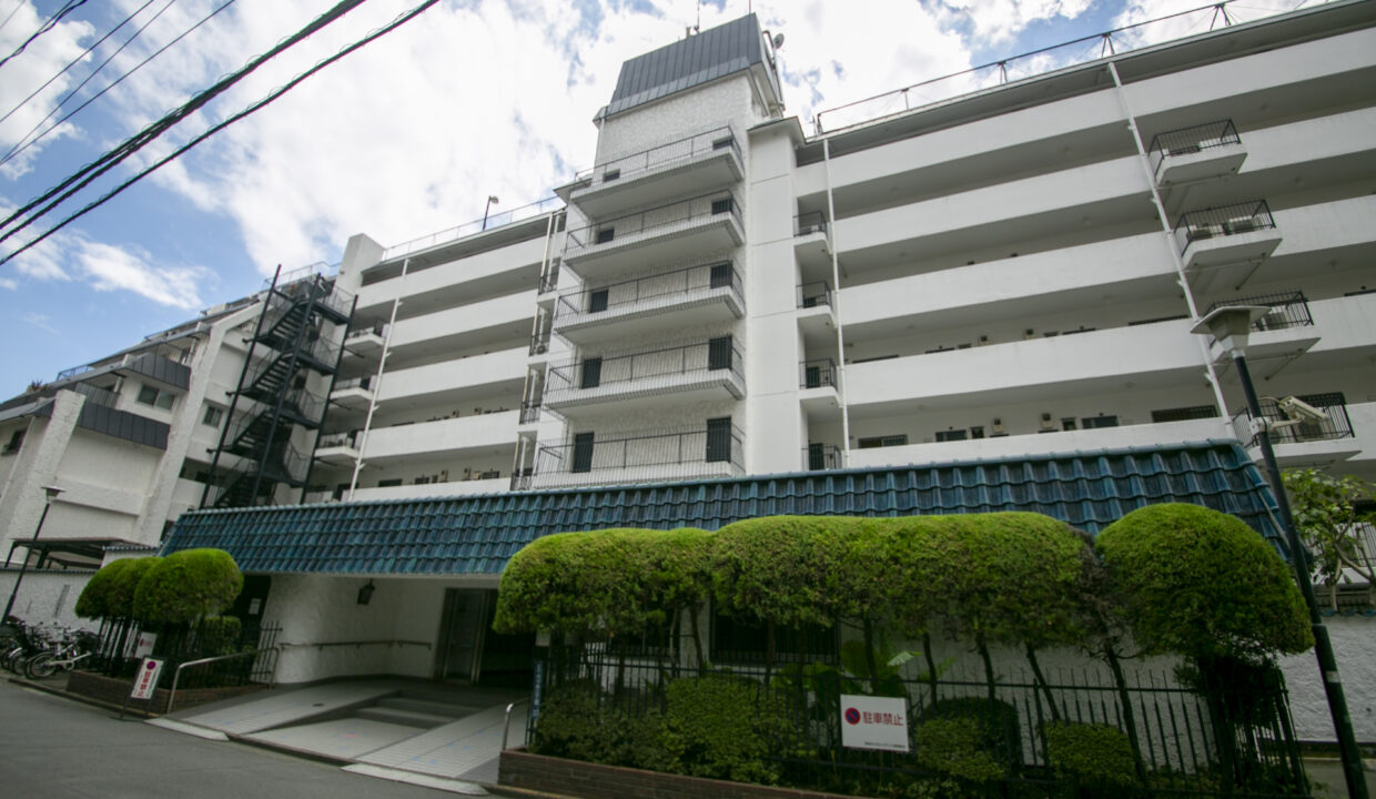 Shuwa Yoyogi Residence exterior