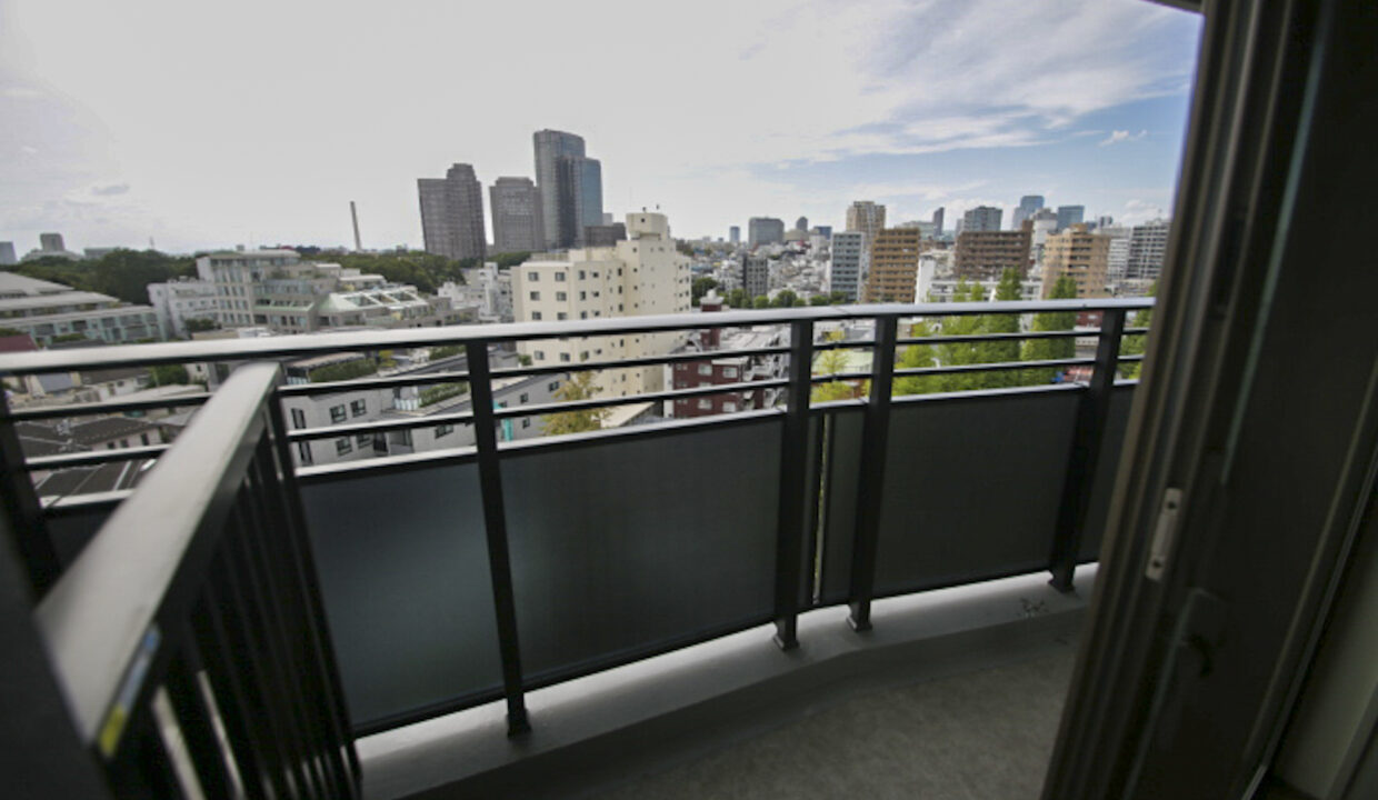 Premist Shirokane exterior balcony2