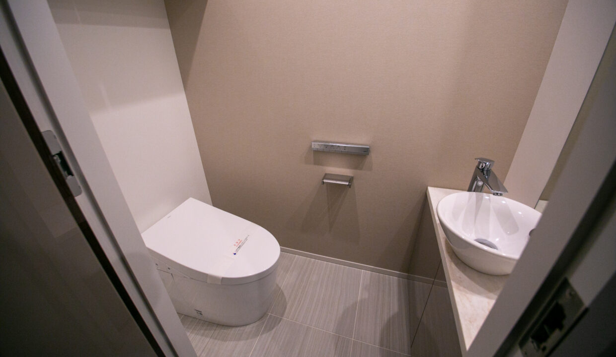 PC Aoyama 1-chome restroom