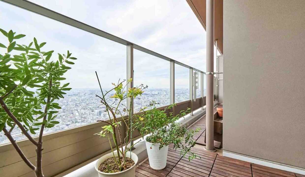 Park City Musashikoyama The Tower balcony2