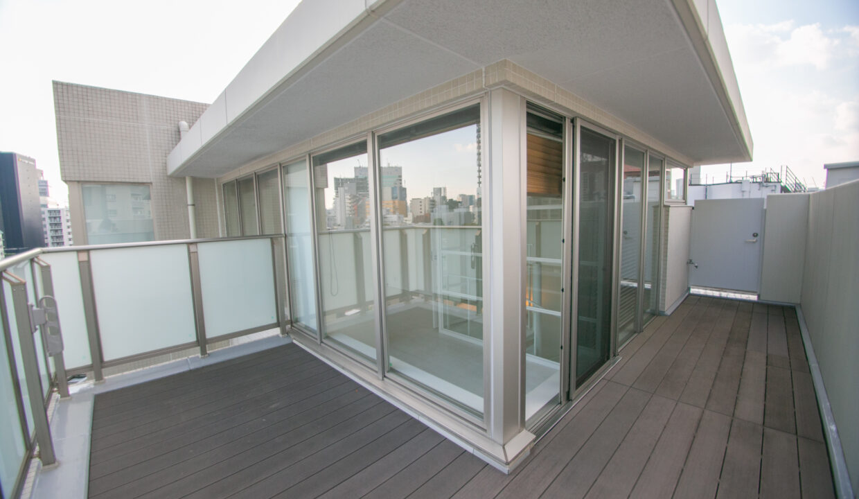 Roppongi MK ART Residence balcony6
