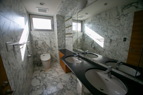 Il Azabu bathroom