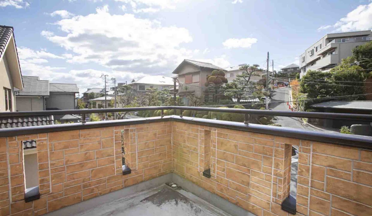Suita City Maruyama-cho house balcony