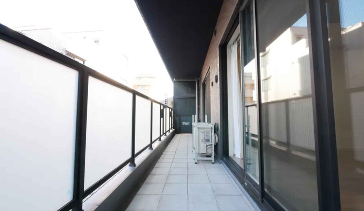 Axia Kamiyoga balcony