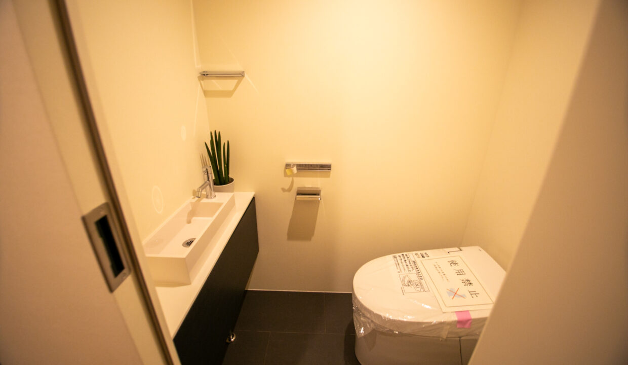 Nakameguro City House restroom